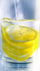 柠檬片水