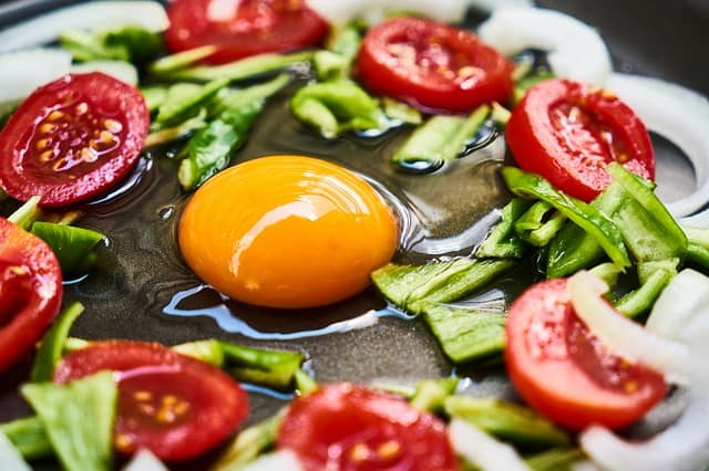 健康饮食，鸡蛋和蔬菜